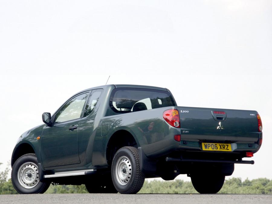  Mitsubishi L200 4Life Club Cab 2006 года  (UK) (фото 6 из 9)